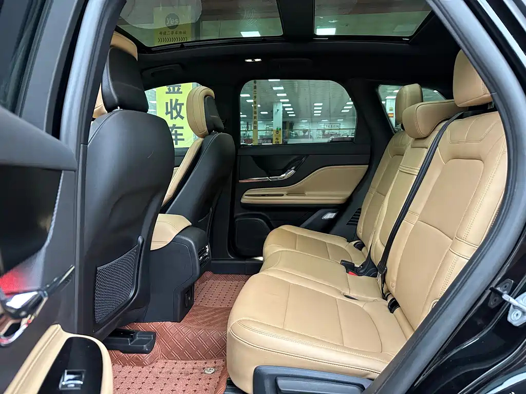LINCOLN ADVENTURER 2021