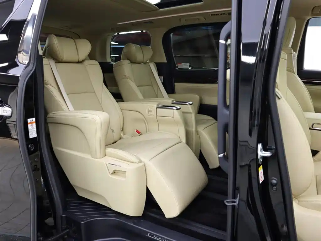 TOYOTA ALPHARD 2017