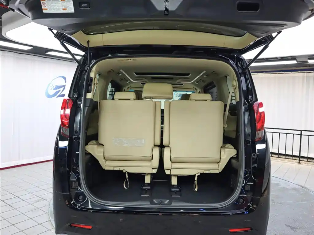 TOYOTA ALPHARD 2017