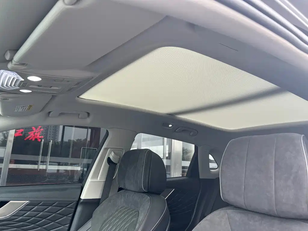 HONGQI HS5 2022