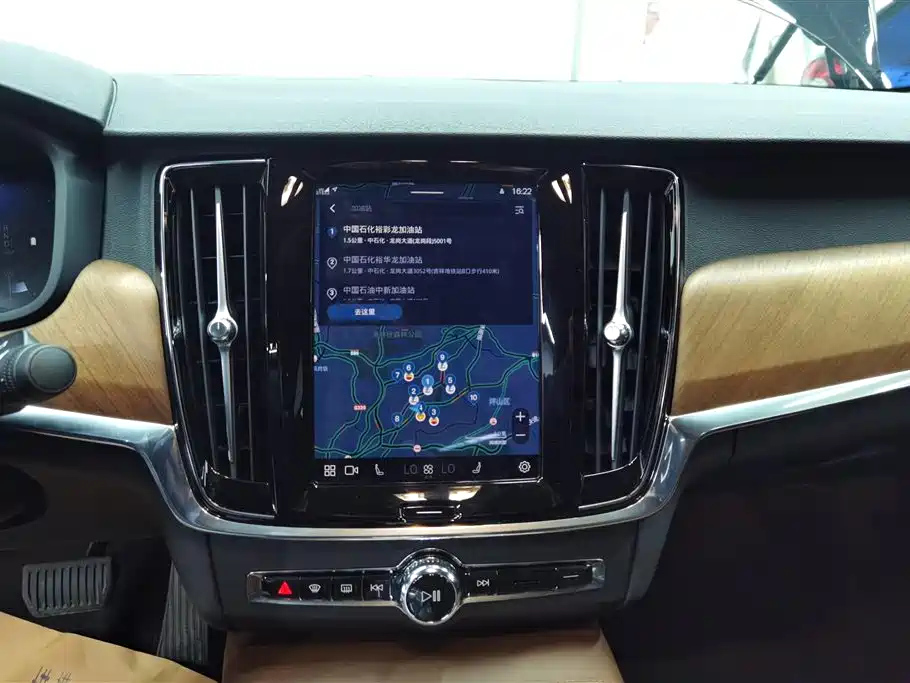 VOLVO S90 2023
