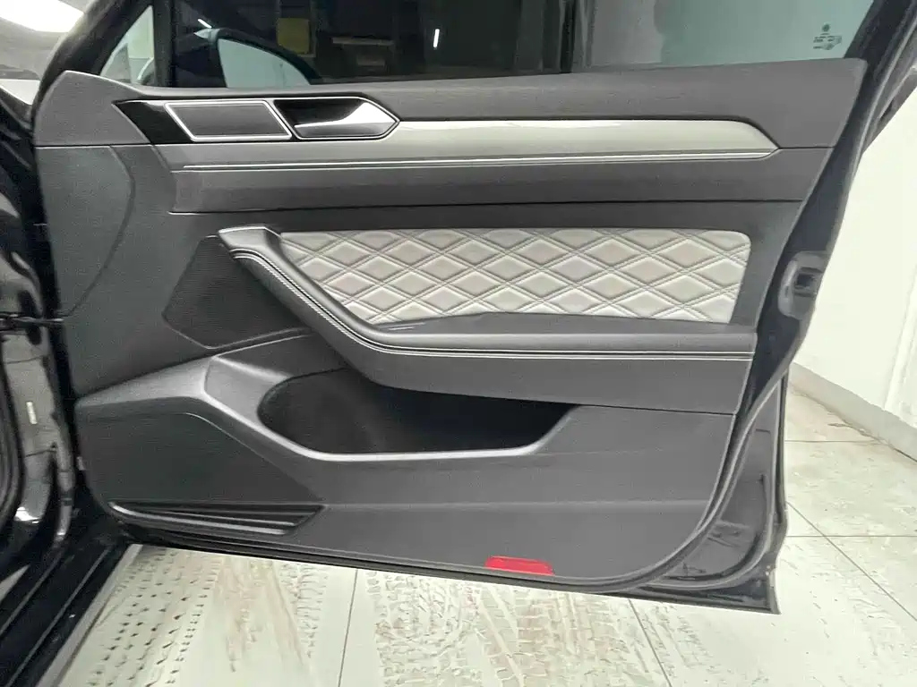 VOLKSWAGEN MAGOTAN 2022