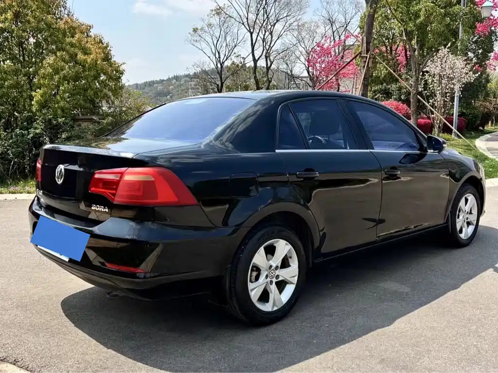 VOLKSWAGEN BORA 2013