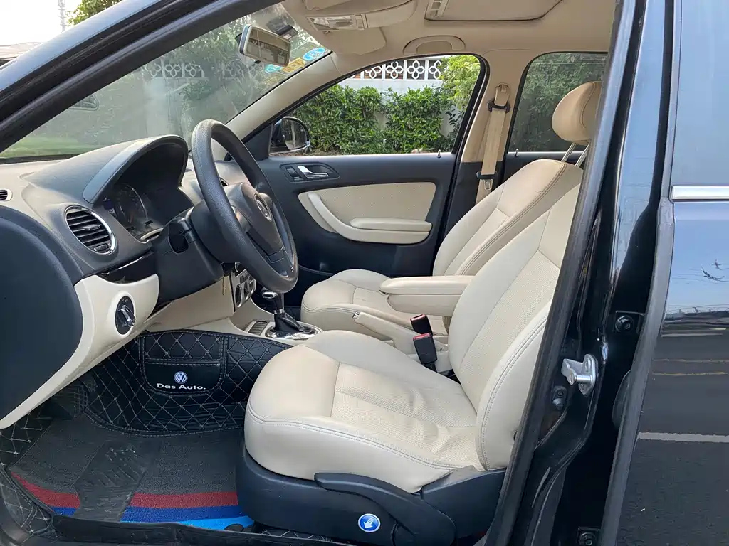 VOLKSWAGEN LAVIDA 2012