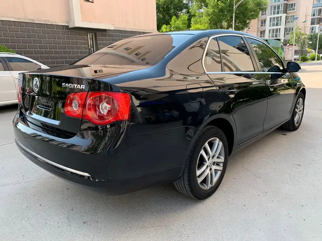 VOLKSWAGEN SAGITAR 2011