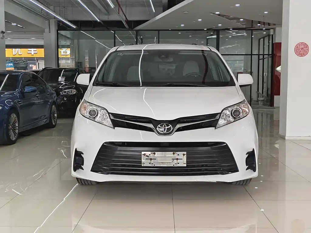 TOYOTA SIENNA 2015