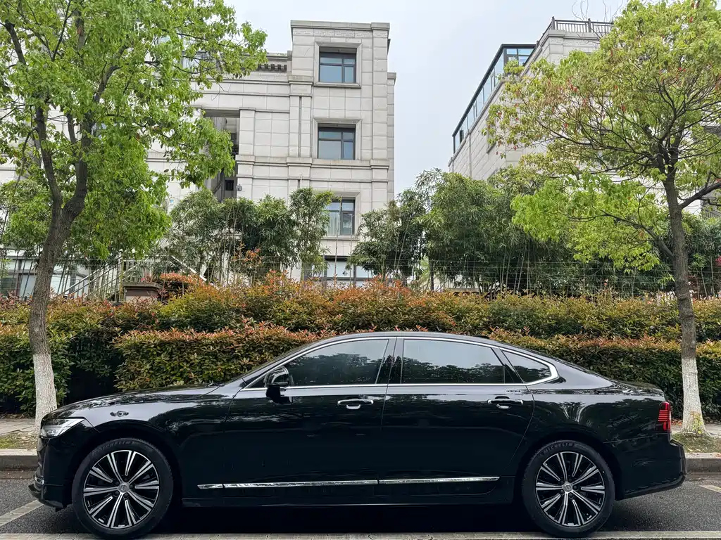 VOLVO S90 2022