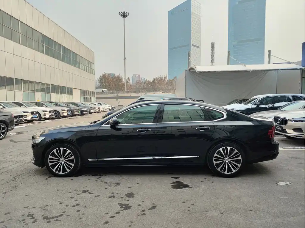 VOLVO S90 2022
