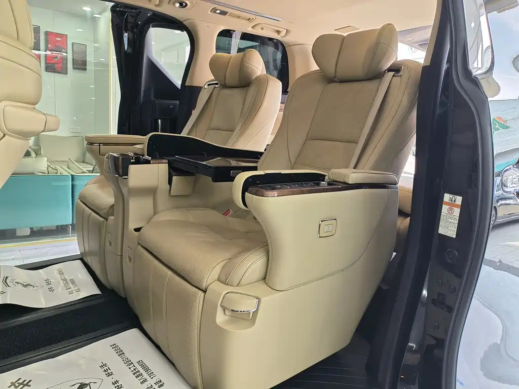 TOYOTA ALPHARD 2016