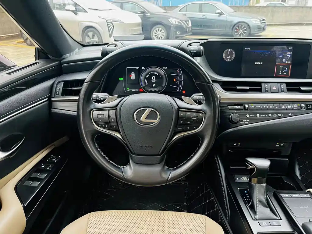 LEXUS ES 2020