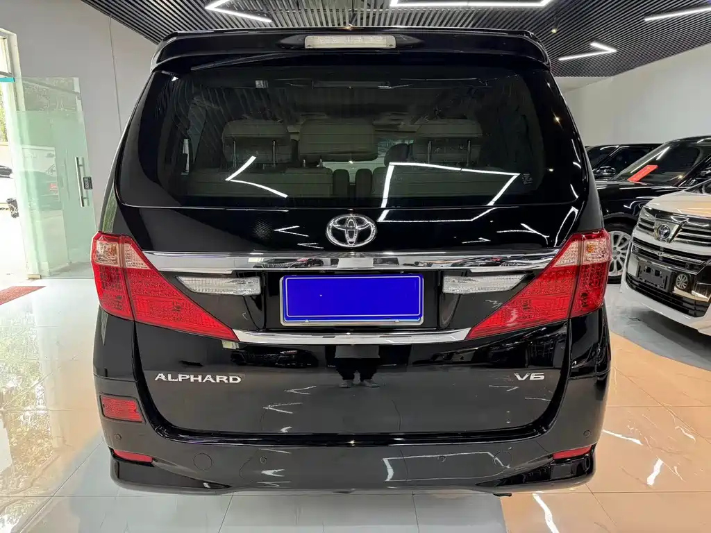 TOYOTA ALPHARD 2015
