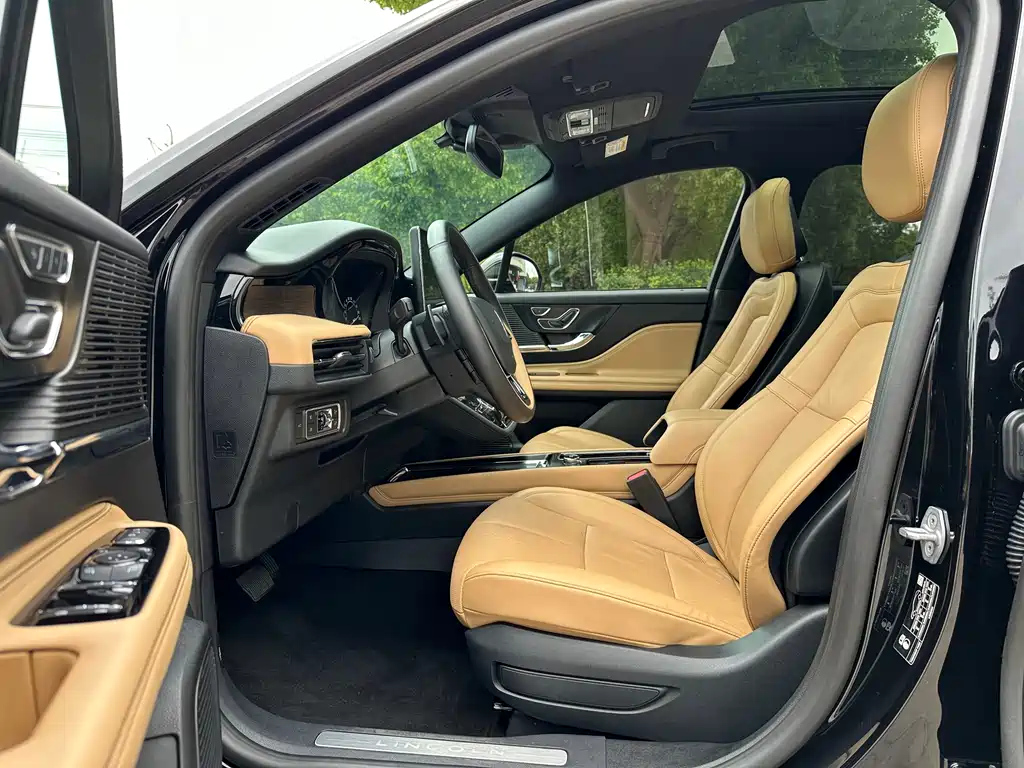 LINCOLN ADVENTURER 2021