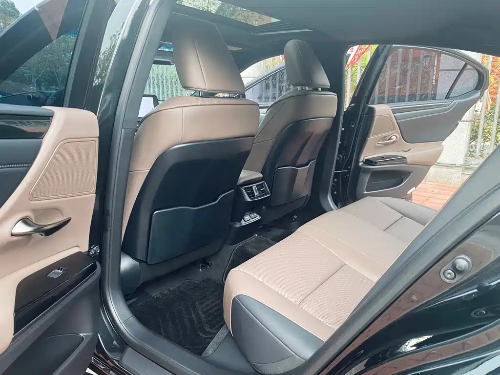 LEXUS ES 2023