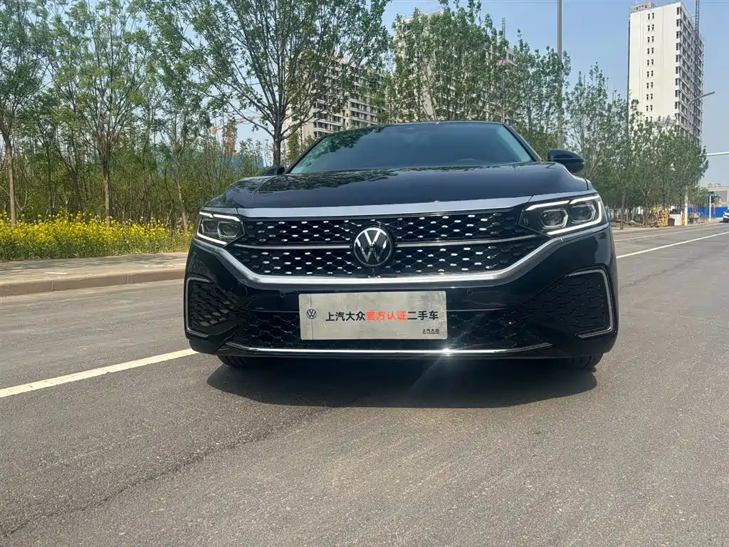 VOLKSWAGEN PASSAT 2023