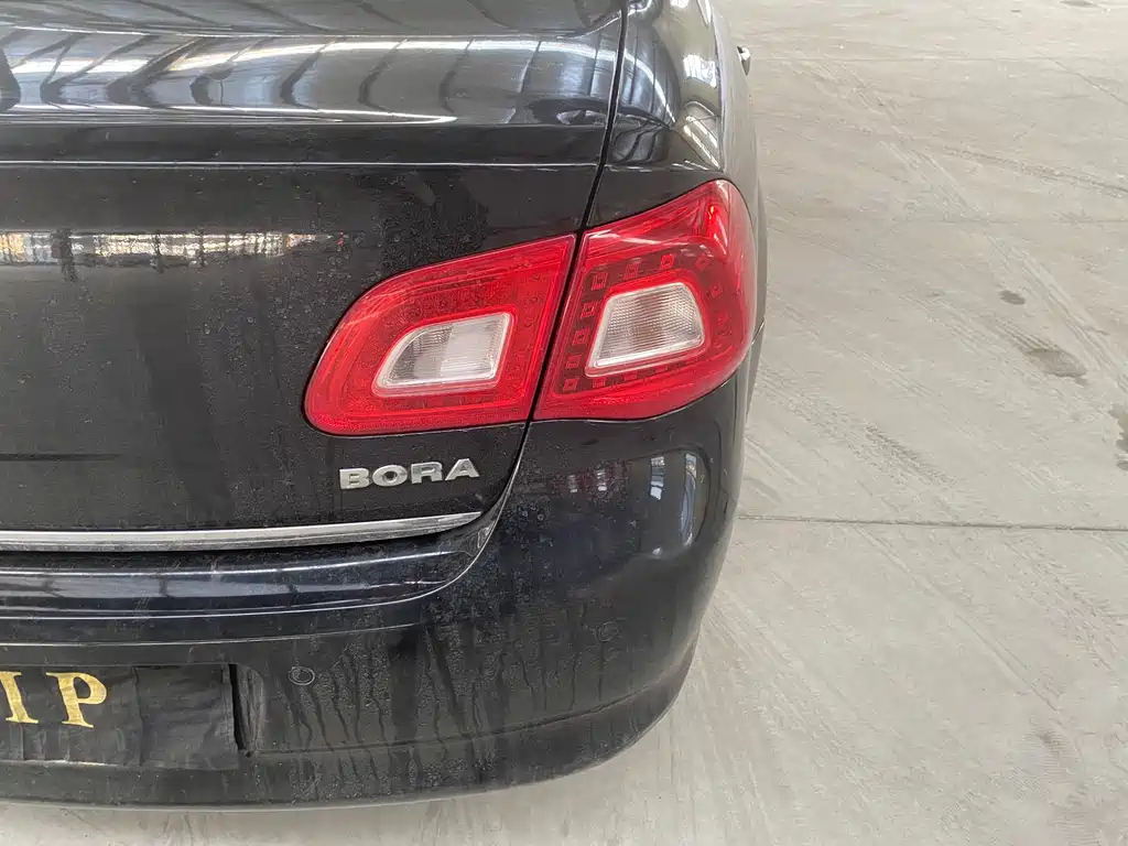VOLKSWAGEN BORA 2011