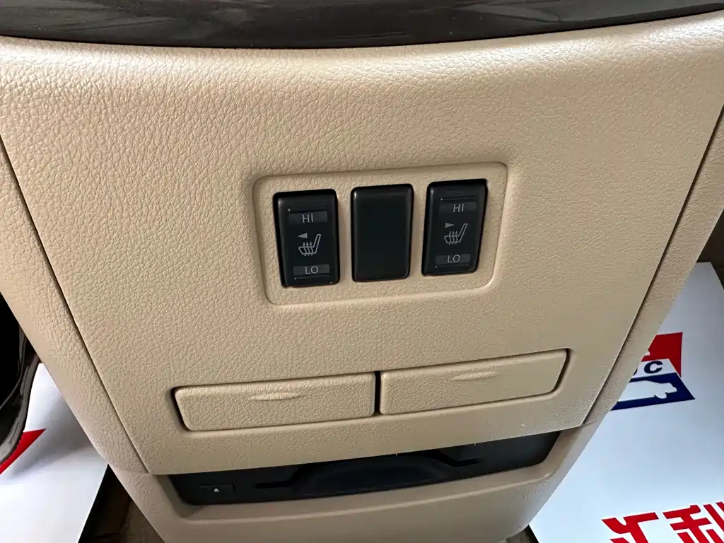 NISSAN QUEST 2018
