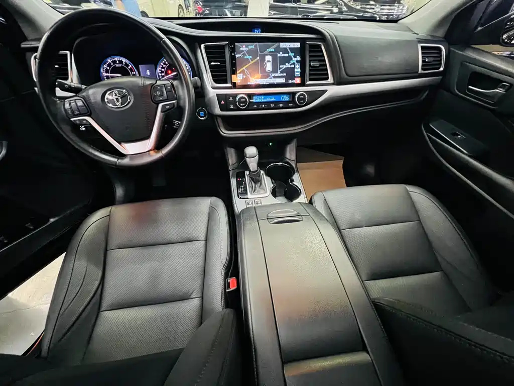 TOYOTA HIGHLANDER 2016