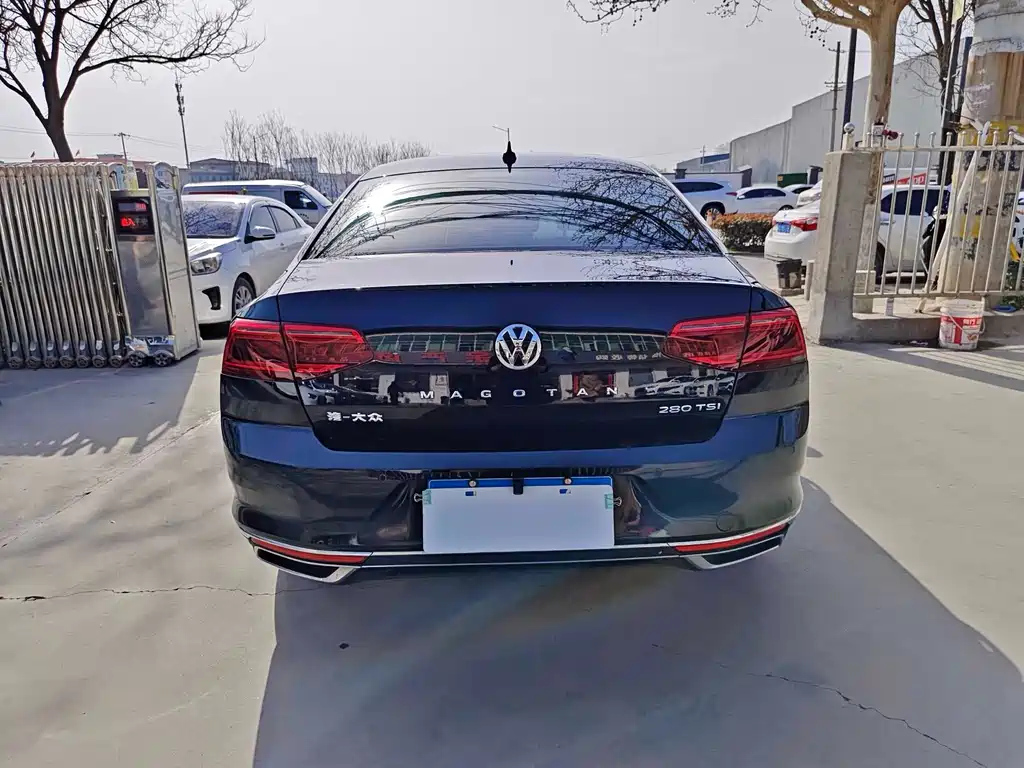 VOLKSWAGEN MAGOTAN 2020