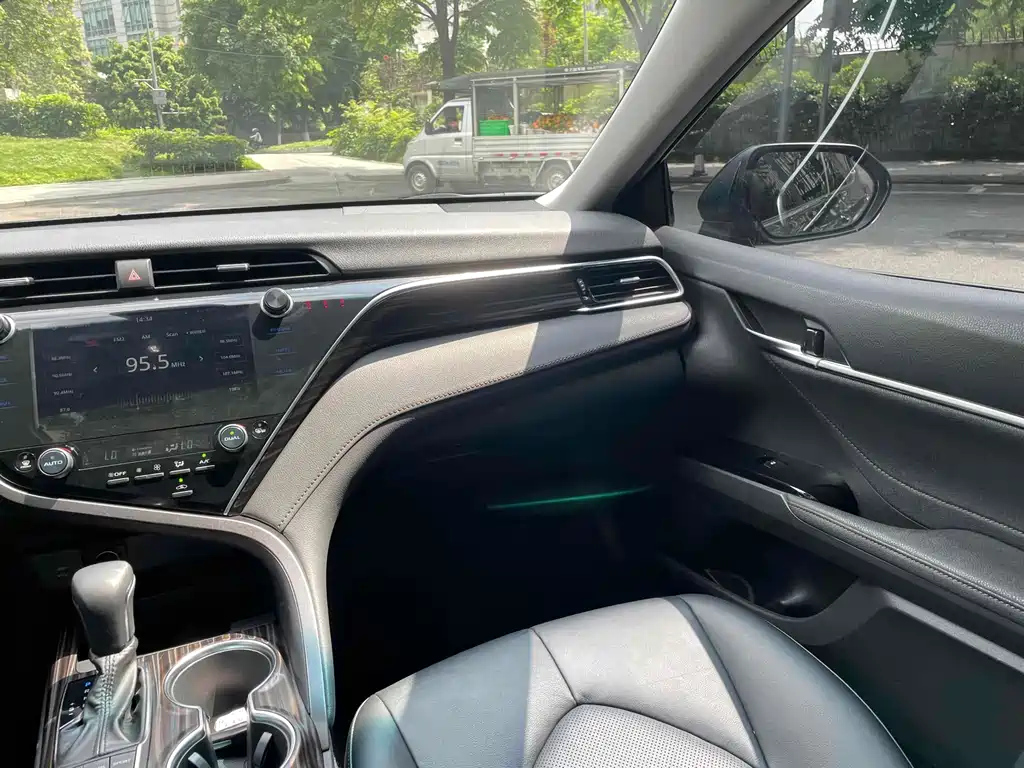 TOYOTA CAMRY 2020