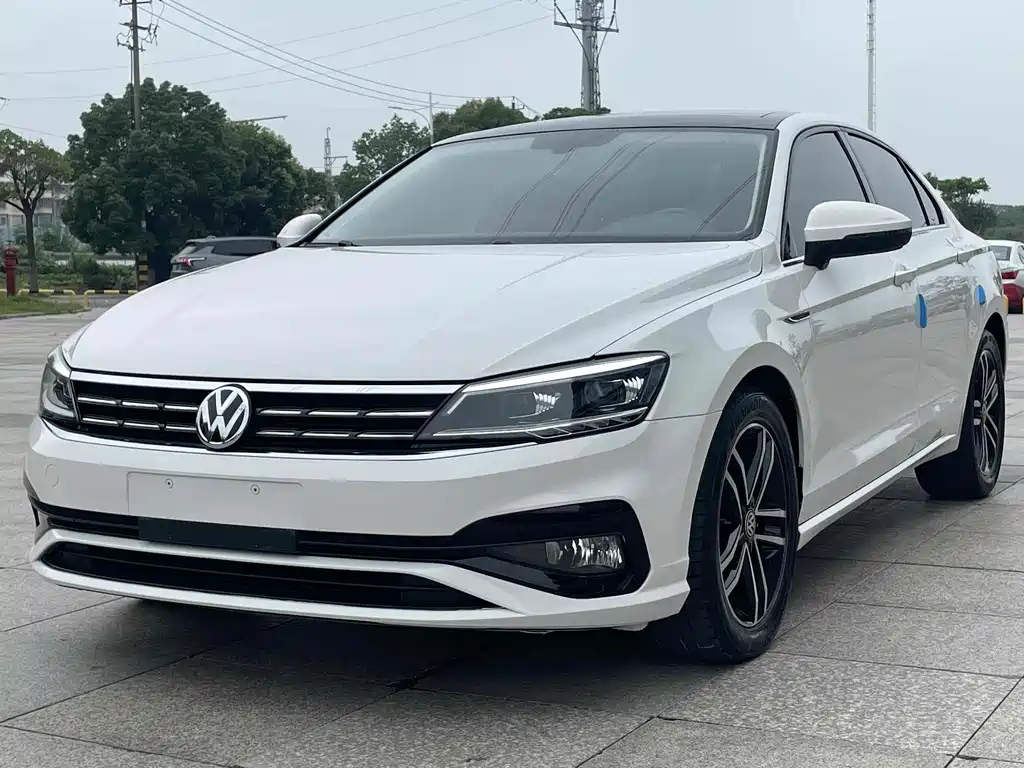 VOLKSWAGEN LAMANDO 2021