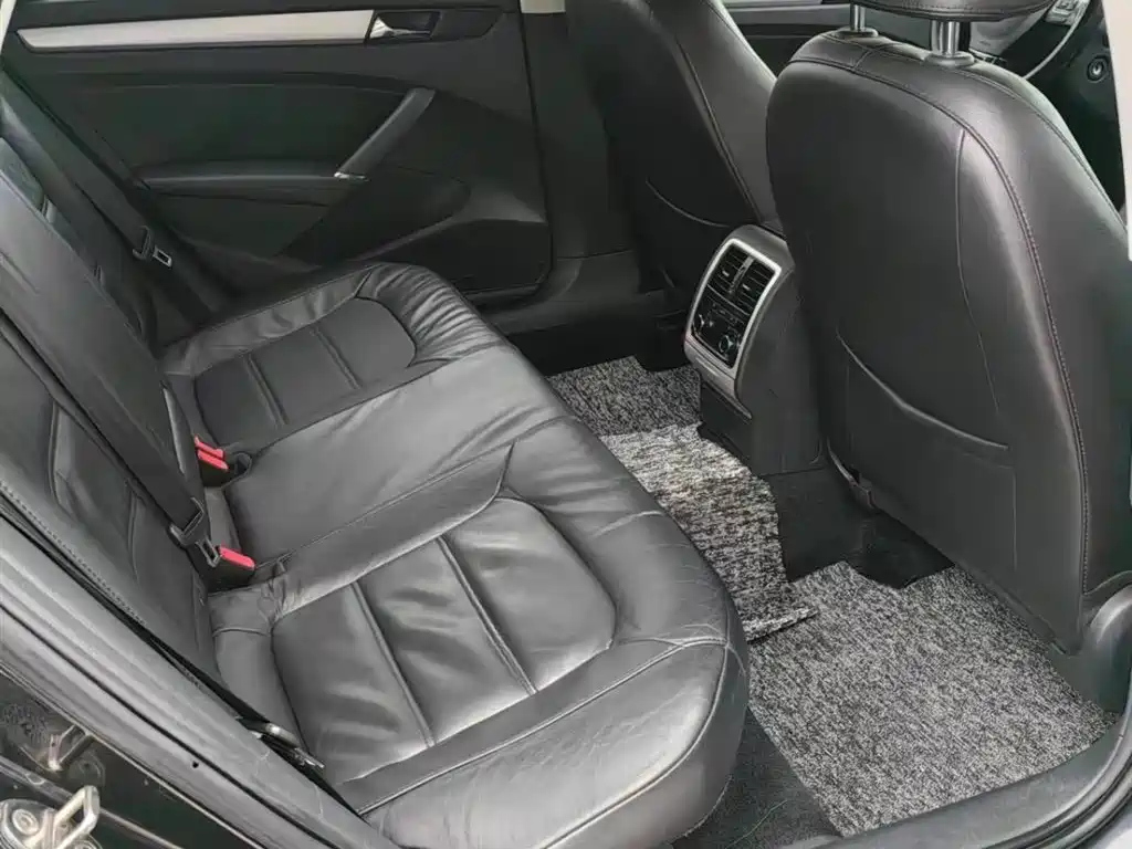 VOLKSWAGEN PASSAT 2015