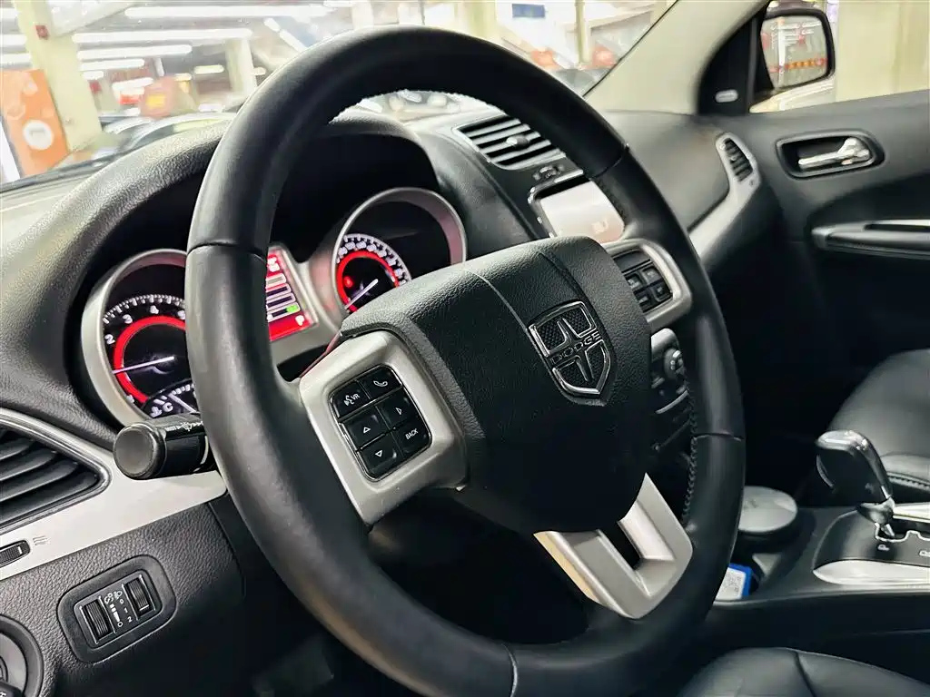 DODGE JCUV 2015