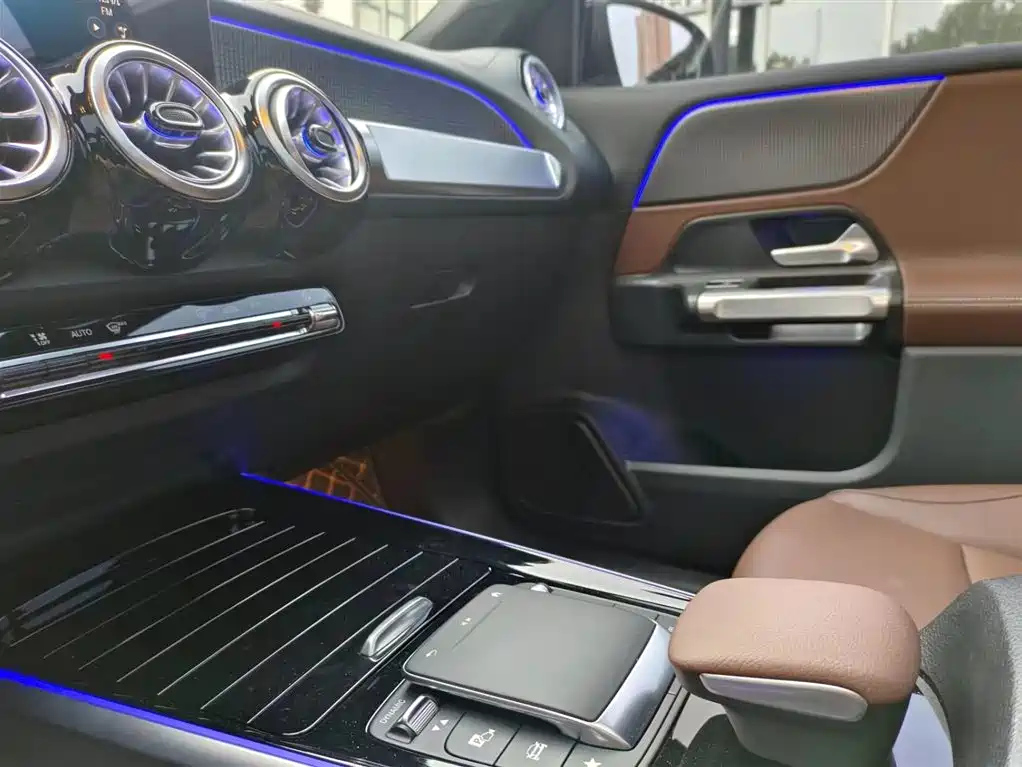 MERCEDES BENZ GLB 2023