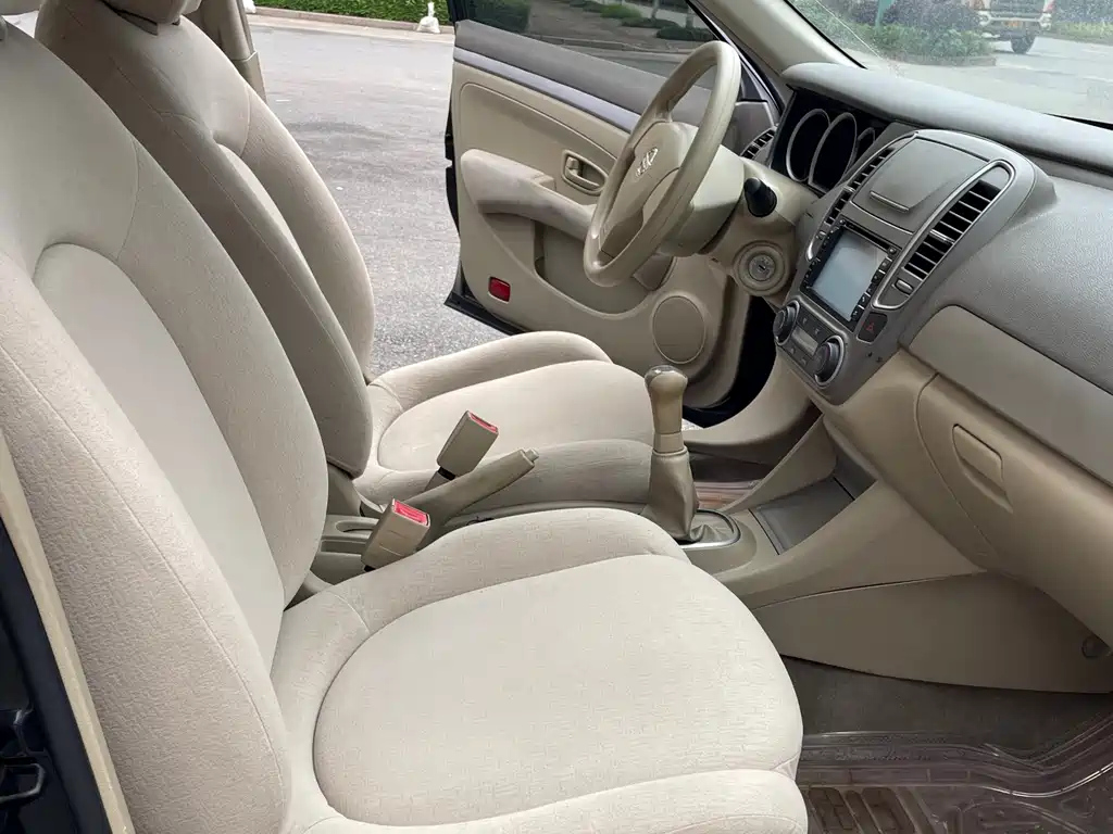NISSAN SYLPHY 2014