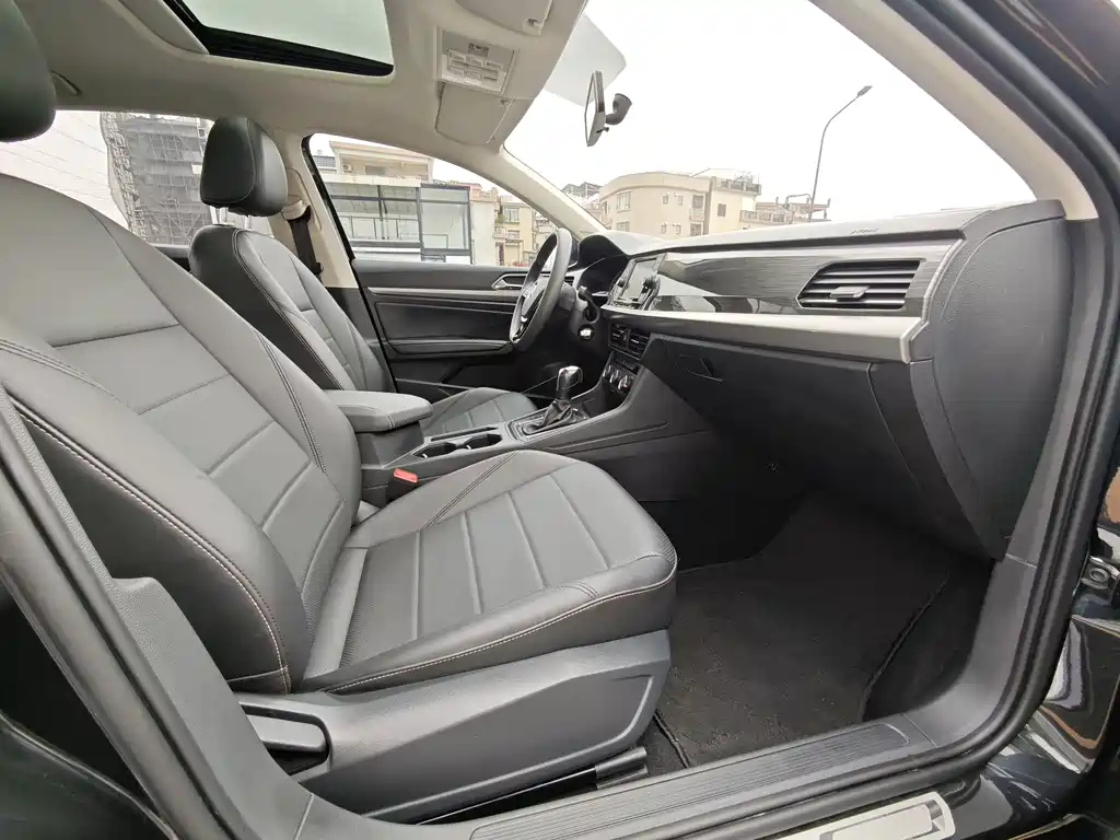 VOLKSWAGEN LAVIDA 2020