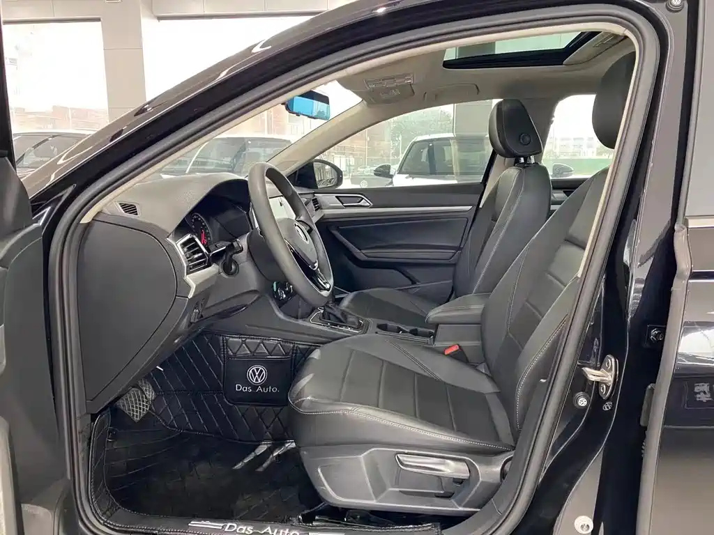 VOLKSWAGEN LAVIDA 2020