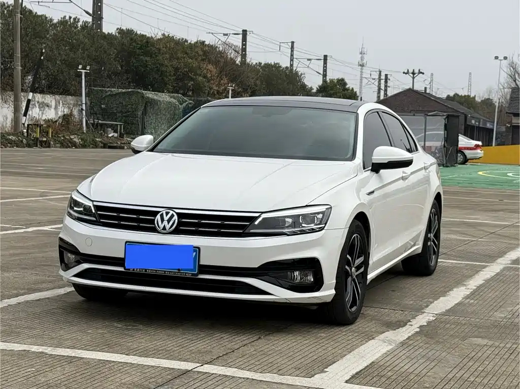 VOLKSWAGEN LAMANDO 2021