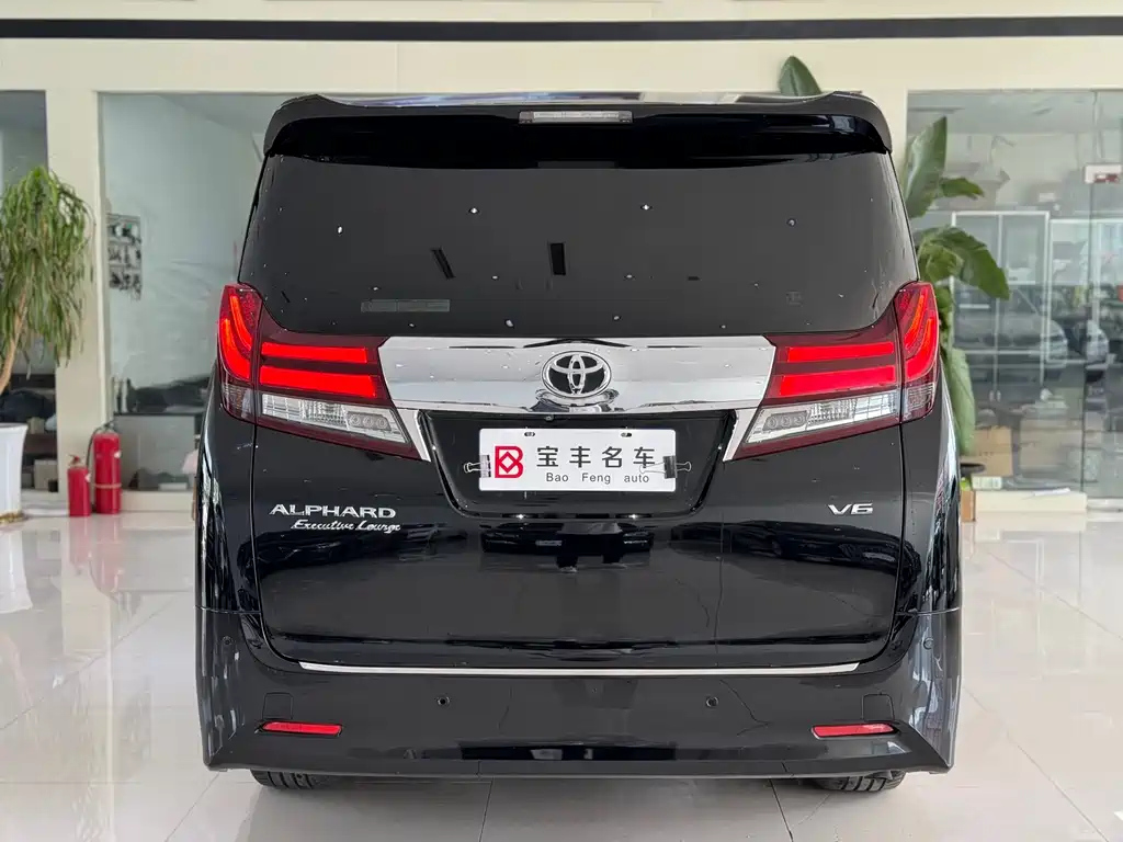 TOYOTA ALPHARD 2018