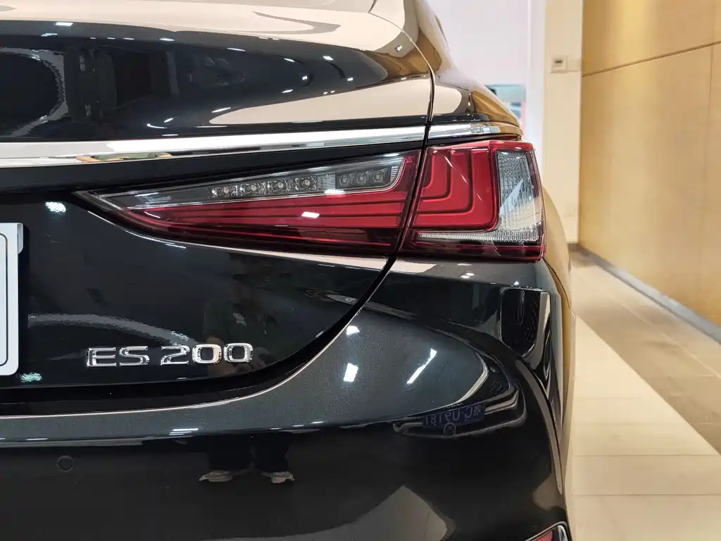 LEXUS ES 2023