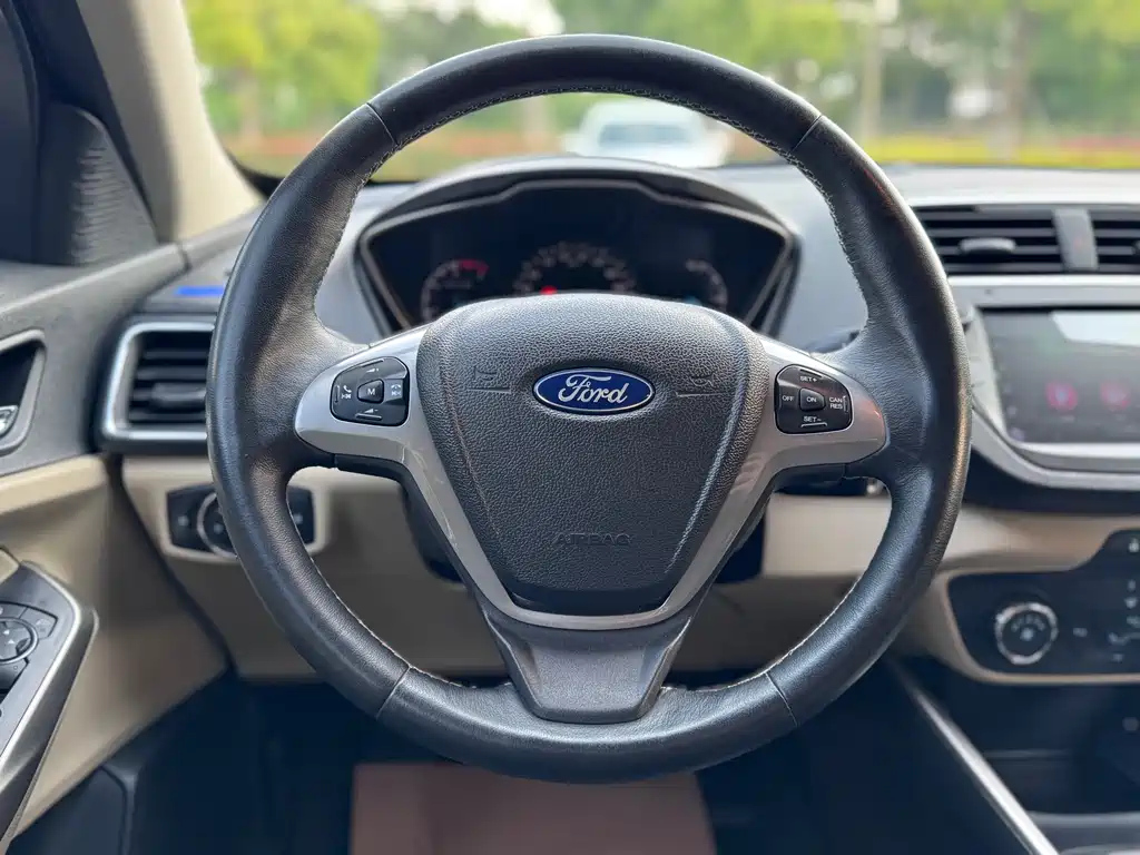 FORD ESCORT 2016