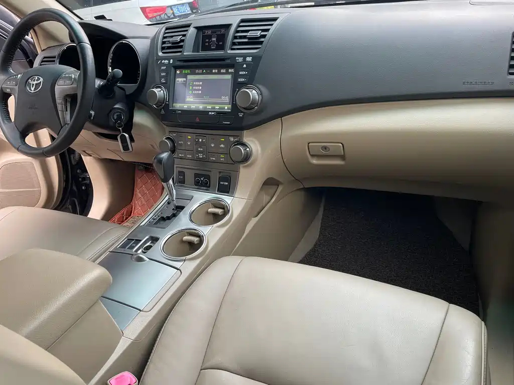 TOYOTA HIGHLANDER 2011