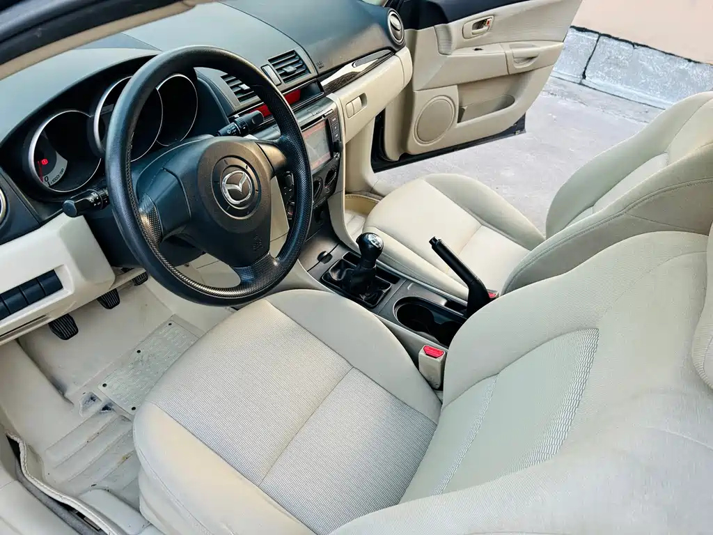 MAZDA 3 2012