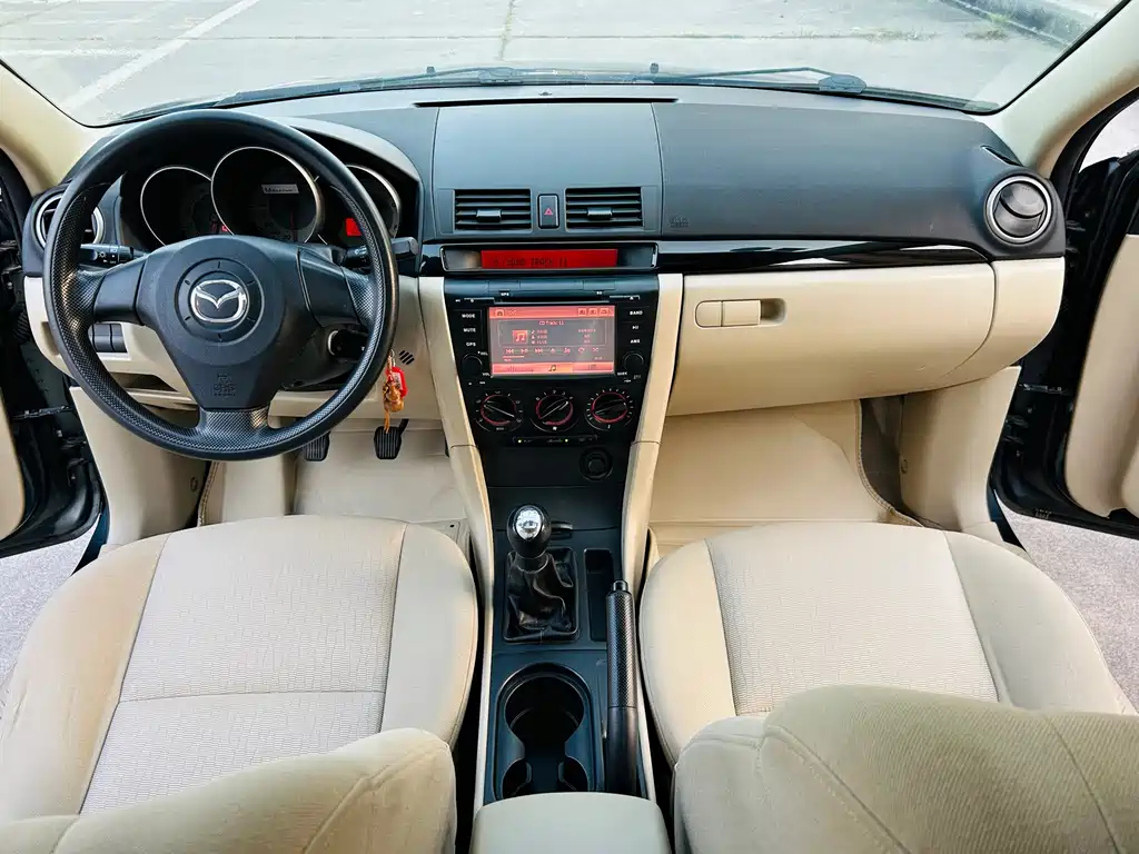 MAZDA 3 2012