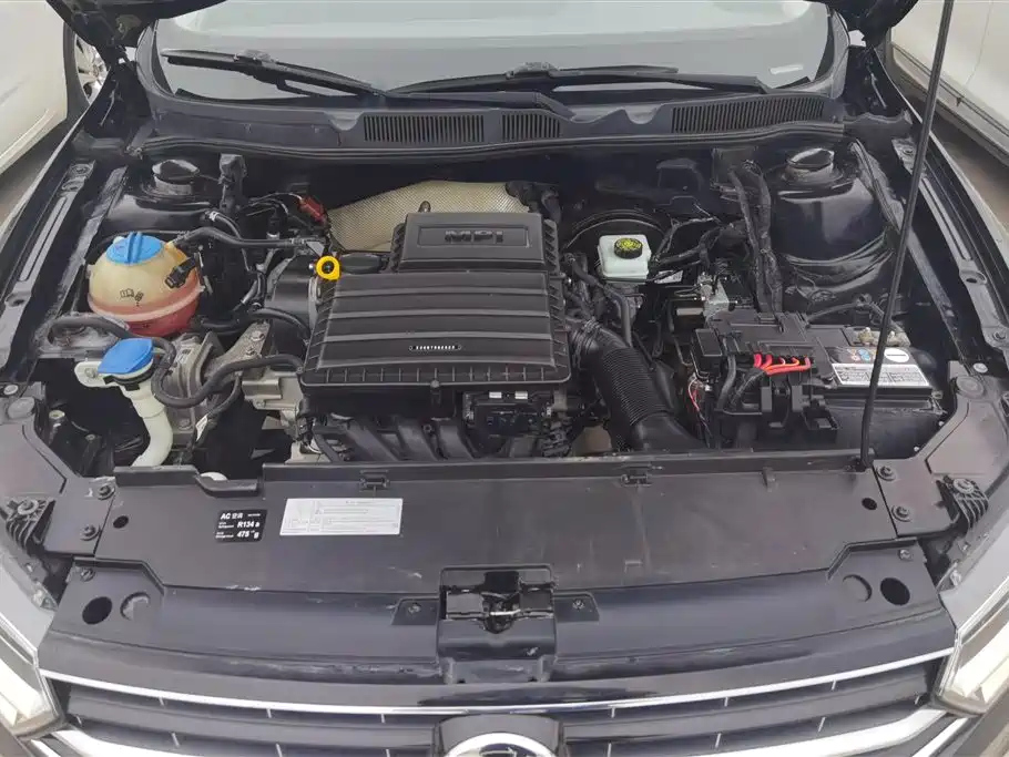 VOLKSWAGEN BORA 2017