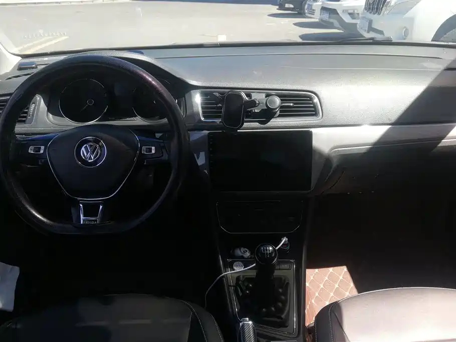 VOLKSWAGEN LAVIDA 2017