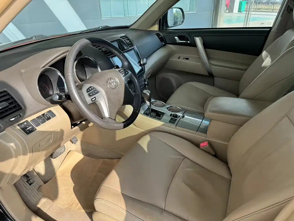 TOYOTA HIGHLANDER 2013