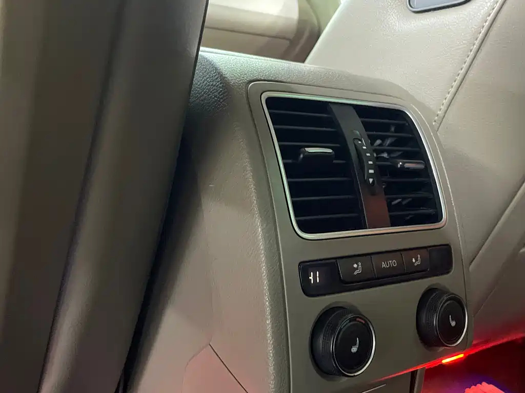 VOLKSWAGEN MAGOTAN 2014