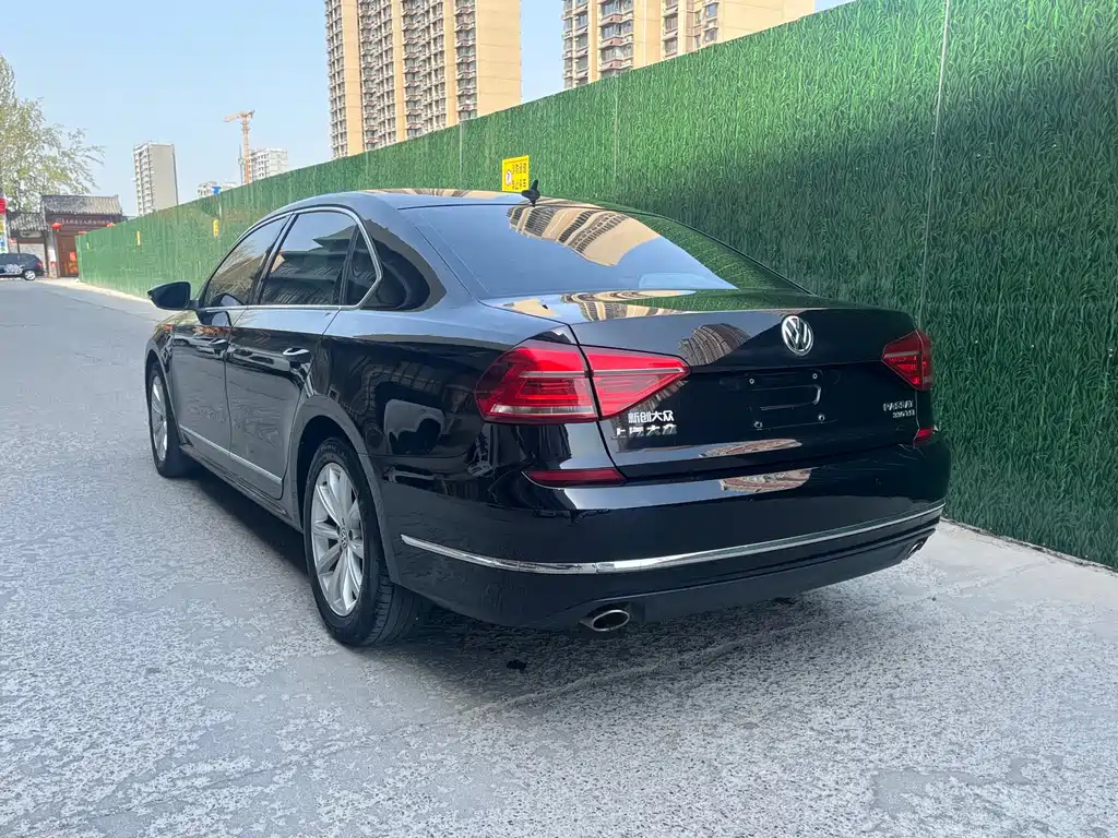 VOLKSWAGEN PASSAT 2017