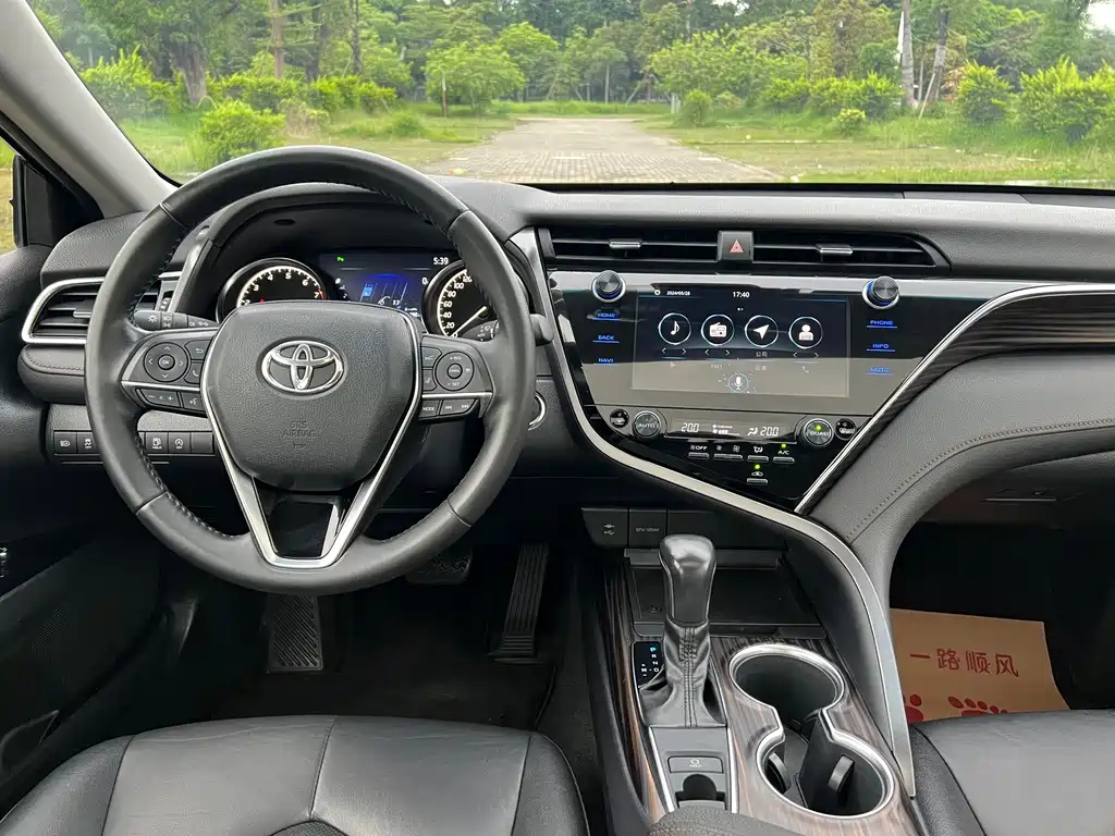 TOYOTA CAMRY 2019