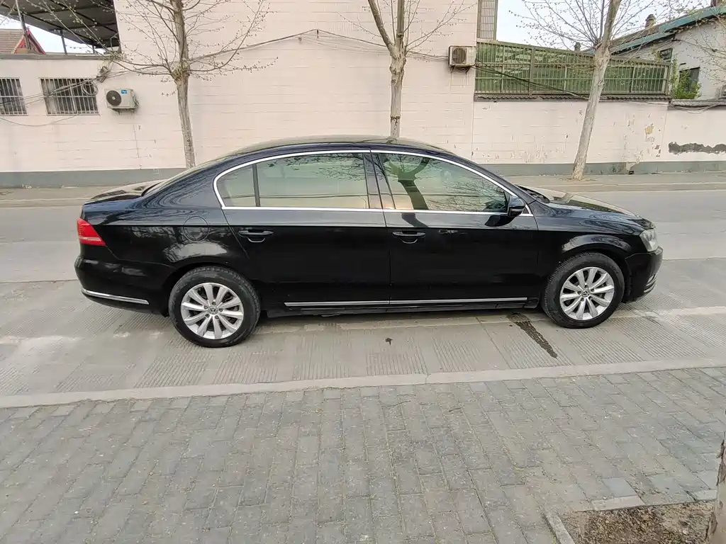VOLKSWAGEN MAGOTAN 2012
