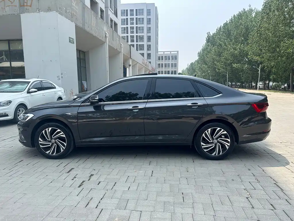 VOLKSWAGEN SAGITAR 2021
