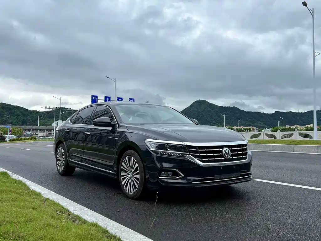 VOLKSWAGEN PASSAT 2020