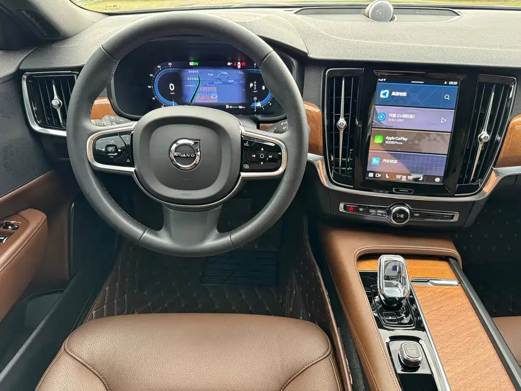 VOLVO S90 2023