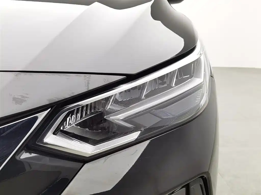 NISSAN SYLPHY 2020