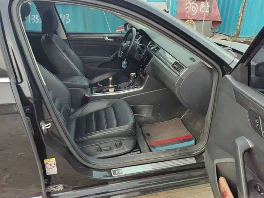 VOLKSWAGEN PASSAT 2017