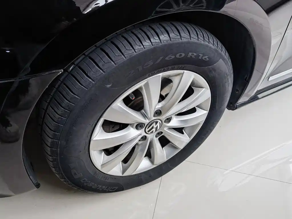 VOLKSWAGEN PASSAT 2014